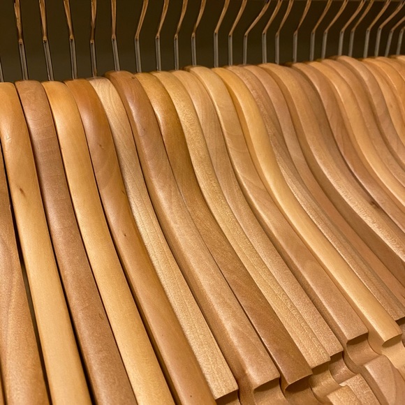 SOLD High quality wood hangers (10 per bundle) - Picture 3 of 4
